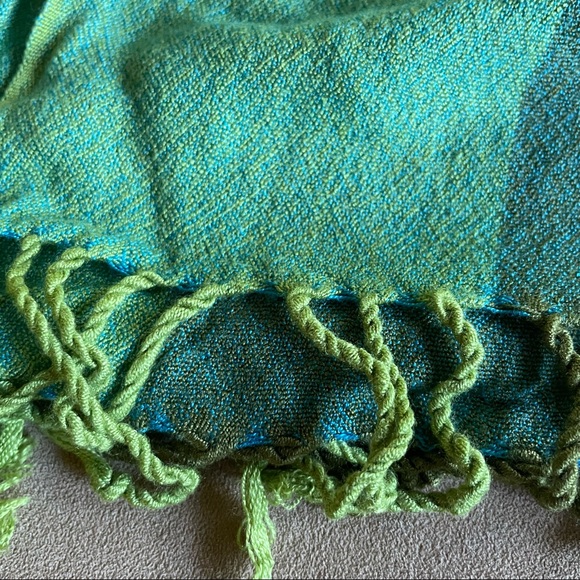 NWOT Green Silk Scarf - Picture 4 of 6